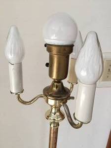 lot 84 image: Floor Lamp