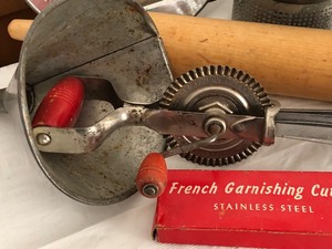 lot 38 image: Vintage Kitchen Items