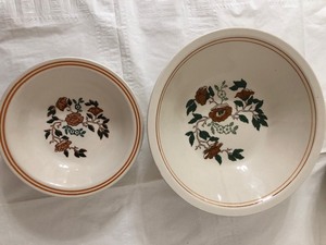 lot 32 image: Set of Tieshan Stoneware Dish Set