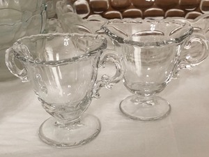 lot 36 image: Decorative Glassware Items