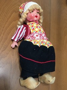 lot 179 image: Cute Antique Dutch Doll
