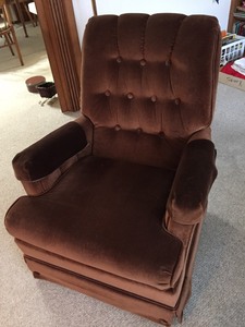 lot 178 image: Vintage Brown Recliner