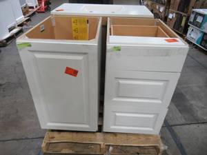 lot 208 image: MIXED PALLET OF KITCHEN AND BATHROOM CABINETS