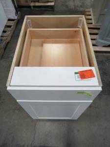 lot 214 image: Hampton Bay Cambridge Assembled 20.5x34.5x24.5 in. Base Cabinet with Soft Close Full Extension Drawer in White CM1835B-WH