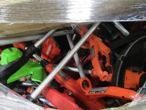 lot 228 image: WHOLESALE MIXED PALLET OF OUTDOOR POWER - TRIMMERS