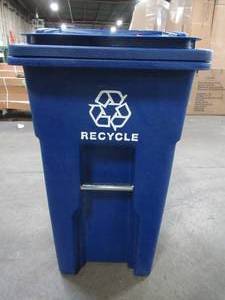 lot 109 image: Toter 32 Gal. Blue Rollout Recycling Container with Attached Lid, 79232-R2705