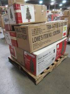 lot 111 image: WHOLESALE MIXED PALLET OF MISCELLANEOUS CHRISTMAS TREES AND DECORATIONS