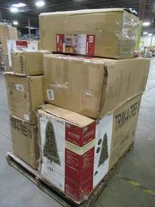 lot 112 image: WHOLESALE MIXED PALLET OF MISCELLANEOUS CHRISTMAS TREES AND DECORATIONS