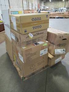 lot 117 image: WHOLESALE MIXED PALLET OF MISCELLANEOUS TOILET BOWLS, TANKS, SINKS AND MORE