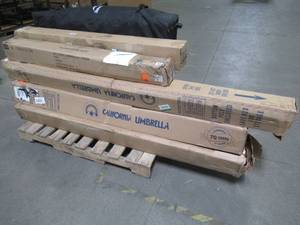 lot 458 image: WHOLESALE MIXED PALLET OF MISCELLANEOUS OUTDOOR CHAIRS, SCREEN TENT, UMBRELLAS AND MORE