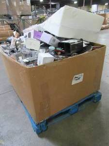 lot 459 image: WHOLESALE MIXED PALLET OF MISCELLANEOUS POTS, PANS, KITCHEN STORAGE, SMALL APPLIANCES AND MORE