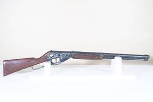 lot 106 image: Daisy BB Gun