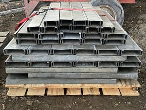 Pallet Lot Of Heavy Duty Pallet Racking Decking