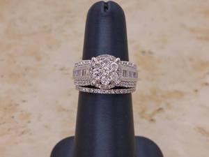 lot 7 image: 1.14 Carat Diamond Estate Ring Set in 14k White Gold $5850 Retail