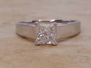 lot 9 image: Gorgeous Michael Hill 1.00 Carat Princess Cut Diamond Solitaire Estate Ring in 14k White Gold - Laser Inscribed $4750 Retail