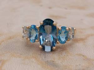 lot 53 image: Beautiful Topaz Estate Ring in Yellow Gold