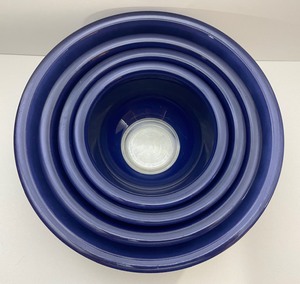 lot 8 image: Set Vintage Pyrex Glass Clear Bottom Blue Mixing Bowls (4 Bowls)