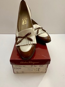 lot 17 image: Vintage Salvatore Ferragamo Anastasia Shoes w Original Box- Made in Italy