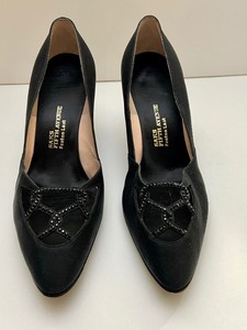 lot 25 image: Vintage Saks Fifth Avenue Fenton Last Heels