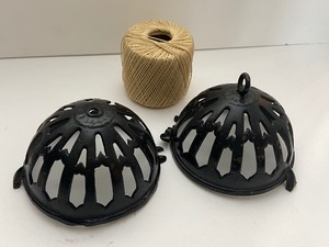 lot 33 image: Vintage Cast Iron Yarn Thread Ball Holder & Beaded Purse