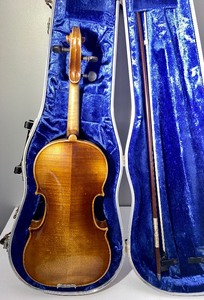 lot 43 image: 1970 Hand Made Violin- Copy of Antonius Stradivarius in Velvet Lined Case