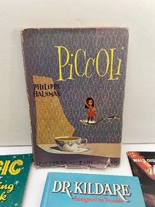 lot 51 image: Lot of 4 Vintage Books and Magazines