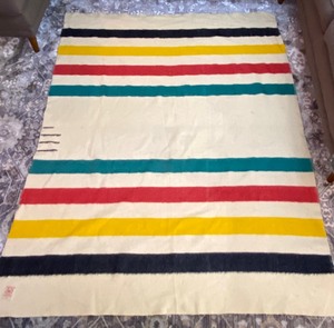 lot 72 image: Vintage Wool Hudsons Bay 3.5 Point Twin Size Blanket 50s60s