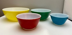 lot 77 image: Vintage Pyrex Primary Mixing Bowl Set- Yellow, Green, Red, Blue