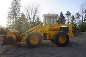 lot 1 image: John Deere 644B Articulating Wheel Loader With Plow RESERVE MET
