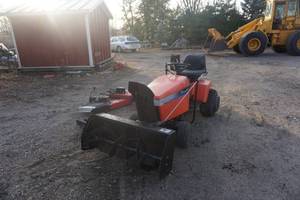 lot 4 image: Simplicity Broadmoor Hydro 16 Garden Tractor Lawn Mower With Bagger & Snow Blower