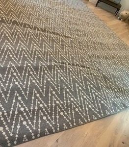 lot 4 image: 100% Wool Rug