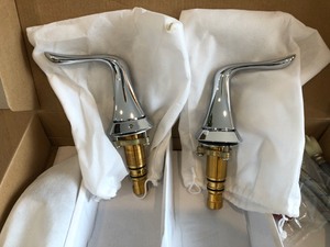 lot 10 image: Vinnova Bath Faucet