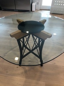 lot 17 image: Kitchen Dining Table