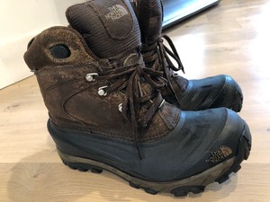 lot 43 image: North Face Mens Winter Boots (Size 9)