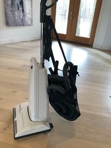 lot 52 image: Simplicity 7 Series Vacuum