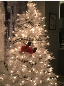 lot 15 image: 7 White pre-lit Christmas tree.