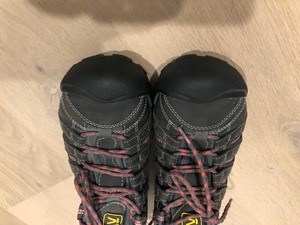 lot 48 image: Keen Brand Steel Toed Womens Shoes (Size 8.5)