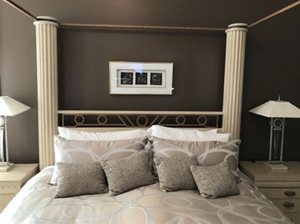 lot 1 image: King size HENREDON Four-Poster Bed- GRAND