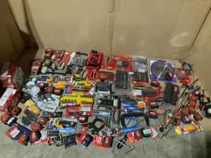 lot 17 image: ASSORTED MILWAUKEE & HUSKY TOOLS SEE PICS