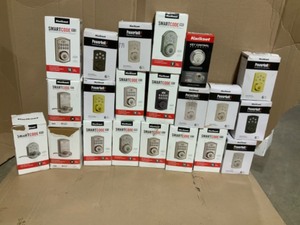 lot 25 image: KWIKSET SMARTCODE LOCK SETS & POWERBOLT LOCK SETS AS WELL SEE PICS