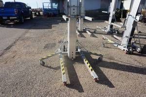 lot 27 image: Sumner Model 2419 Aluminum Manual Movement Material Lift