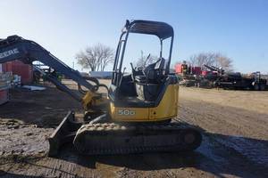 lot 4 image: 2006 John Deere 50D Mini Tracked Excavator