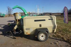 lot 10 image: 2016 Ingersoll Rand Doosan Tow Behind Air Compressor With Clemco Mounted Sand Blasting Pot