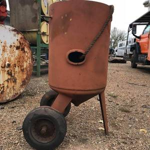 lot 31 image: Cemco Large Commercial Sand Blasting Pot