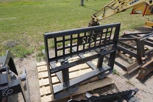 lot 21 image: Brand New Universal Mount Mount Bobcat Skid Loader Skid Steer Pallet Fork Attachment