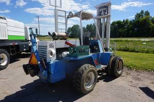 lot 13 image: Gas Powered Forklift