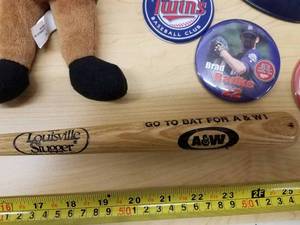 Minnesota Twins Collectibles TC Bear, A&W Miniature Louisville Slugger, Harmon Killebrew Photo, Buttons