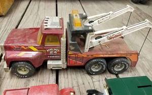 Nylint 116th Scale Twin Boom Ford LN9000 Tow Truck, Ford L800 Plastic Single Axel Tractor and 2-Model T Banks