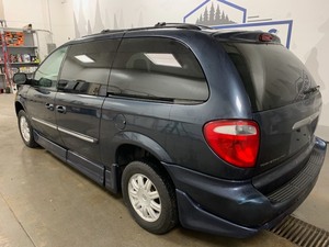 2007 Chrysler Town & Country Rollx Handicap Van -No Reserve-