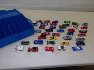 Hot Wheels cars with case